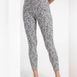 Athleta Salutation 7/8 Leggings – XL, Gray/Black/White Pattern